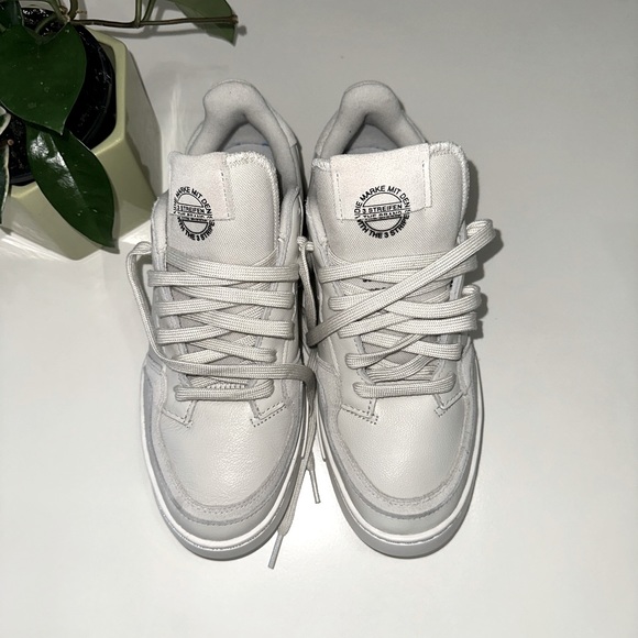 NWOB Adidas Supercourt in Grey Leather - Picture 6 of 12